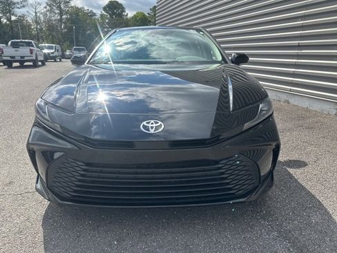 Used 2025 Toyota Camry LE image 7