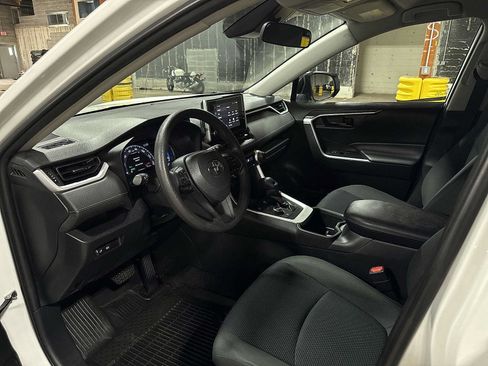 Used 2023 Toyota RAV4 LE AWD/4WD image 28