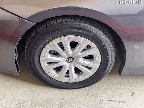 Used 2021 Toyota Prius L Eco FWD image 10