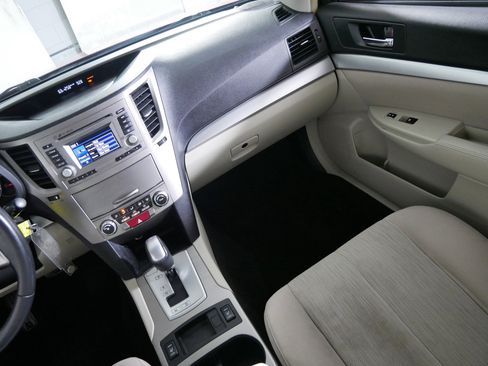 Used 2014 Subaru Outback 2.5i Premium image 11
