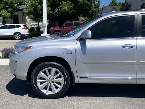 Used 2013 Toyota Highlander Limited AWD/4WD image 2