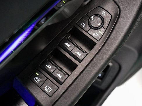 Used 2025 BMW M5 w/ Carbon Package image 36