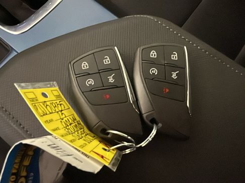 Used 2025 Chevrolet Equinox EV LT FWD image 25