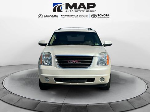 Used 2011 GMC Yukon SLT w/ SLT-2 Equipment Package AWD/4WD image 8
