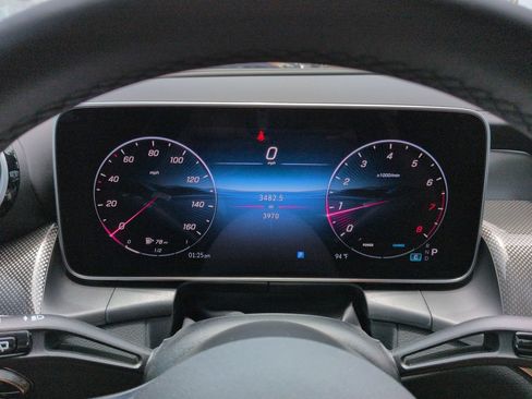 Used 2025 Mercedes-Benz GLC 300 4MATIC image 27