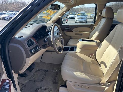 Used 2011 GMC Yukon SLT w/ SLT-2 Equipment Package AWD/4WD image 9