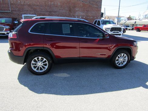 Used 2019 Jeep Cherokee Latitude w/ Cold Weather Group image 2