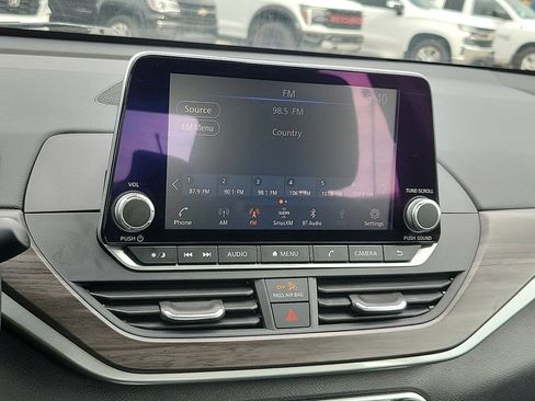 Used 2025 Nissan Altima 2.5 SV FWD image 15