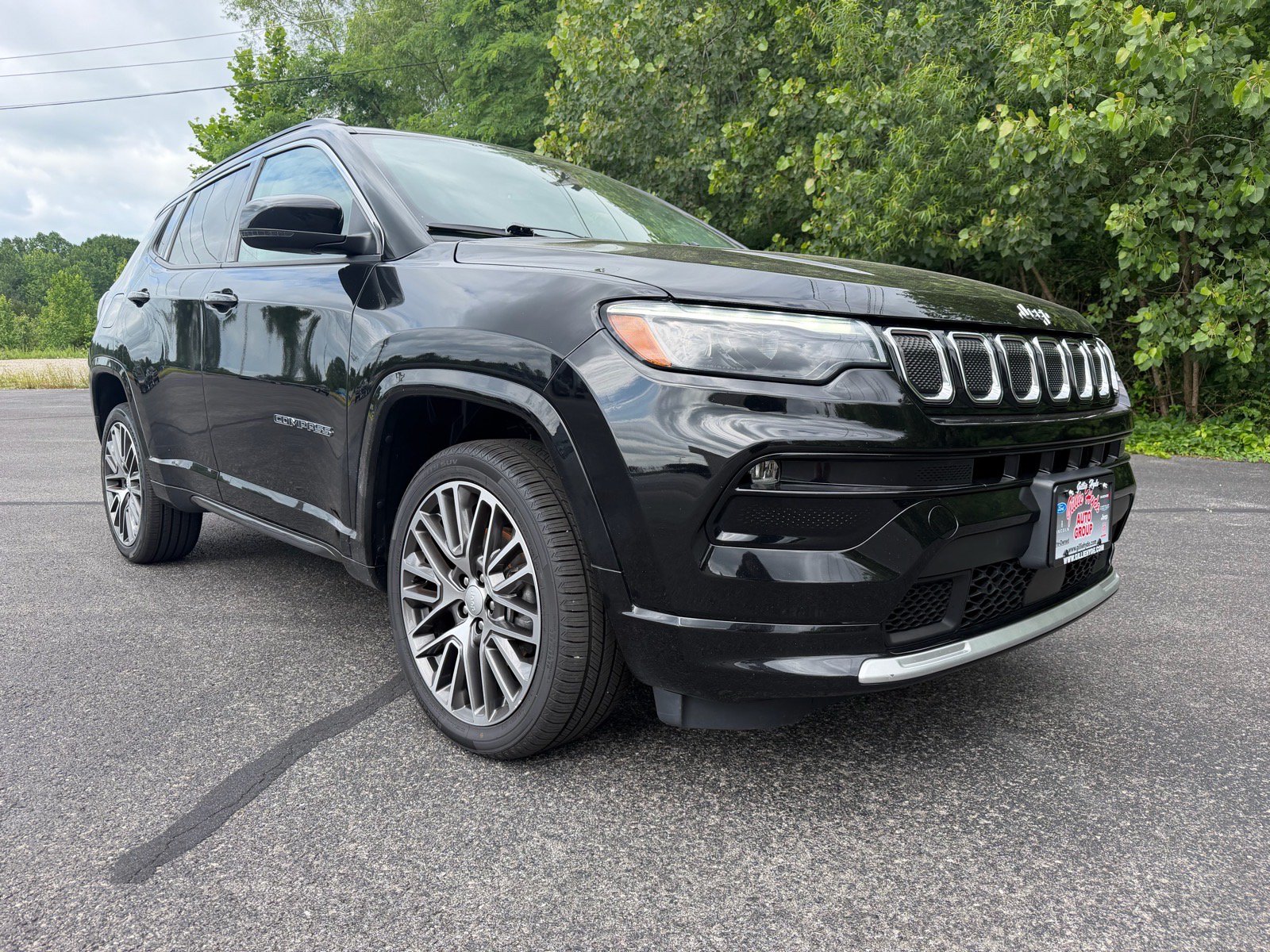 Used 2022 Jeep Compass Limited w/ Elite Group AWD/4WD image 2