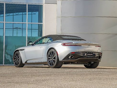 Used 2020 Aston Martin DB11 Volante image 2