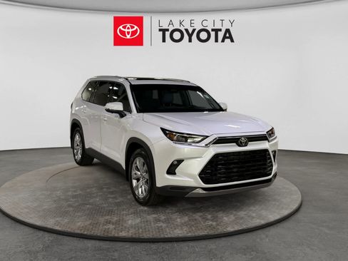 Used 2026 Toyota Grand Highlander FWD image 13