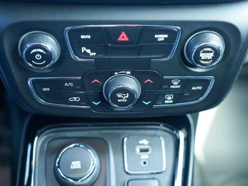 Used 2018 Jeep Compass Limited w/ Navigation Group AWD/4WD image 36