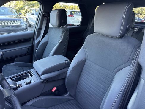 Certified 2025 Land Rover Discovery S image 22