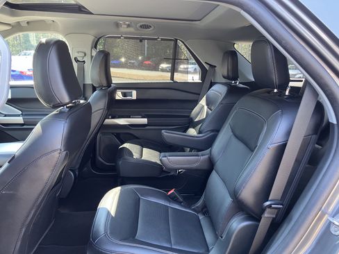 Used 2023 Ford Explorer Limited w/ Limited Technology Package RWD image 33