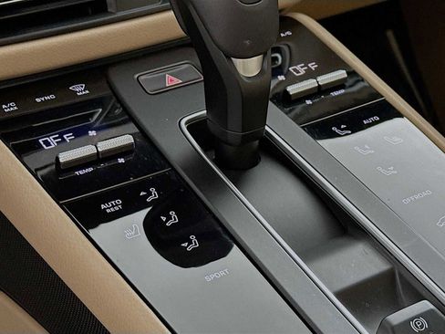 Certified 2025 Porsche Macan image 21