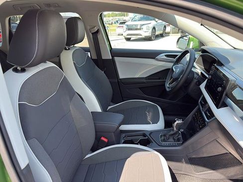 New 2025 Volkswagen Taos SE image 9