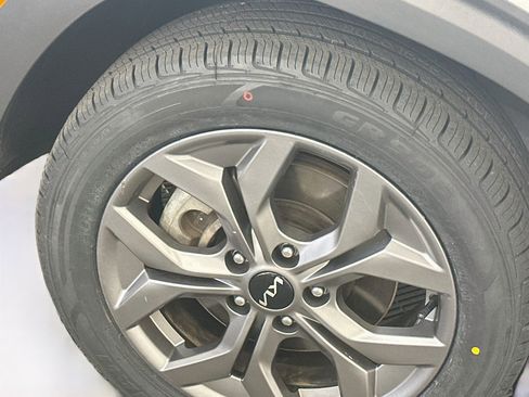 Used 2024 Kia Seltos LX AWD/4WD image 34