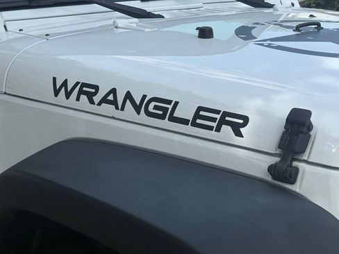 Used 2016 Jeep Wrangler Unlimited Sport w/ Connectivity Group AWD/4WD image 10