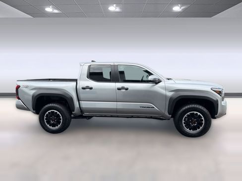 Used 2025 Toyota Tacoma TRD Off-Road AWD/4WD image 8