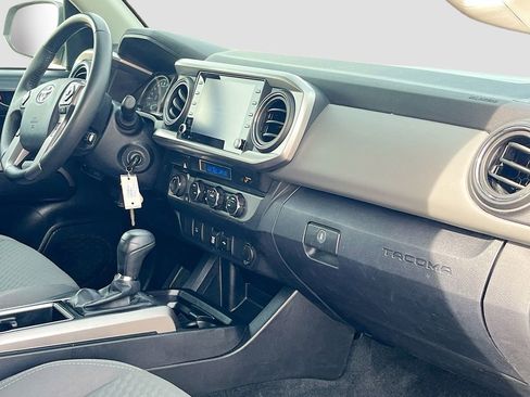 Used 2022 Toyota Tacoma SR5 AWD/4WD image 28