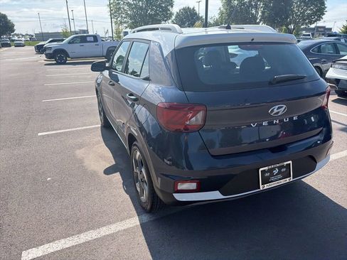 Certified 2025 Hyundai Venue Limited FWD image 10