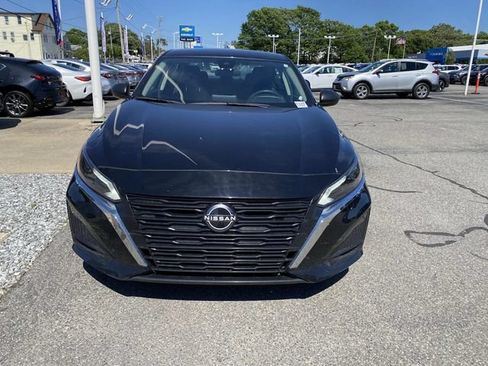 Used 2024 Nissan Altima 2.5 SV FWD image 2