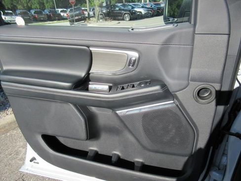 Used 2025 Ford Expedition Platinum AWD/4WD image 20