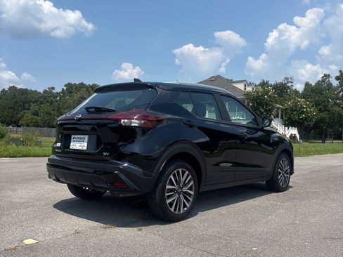 Used 2024 Nissan Kicks SV FWD image 6