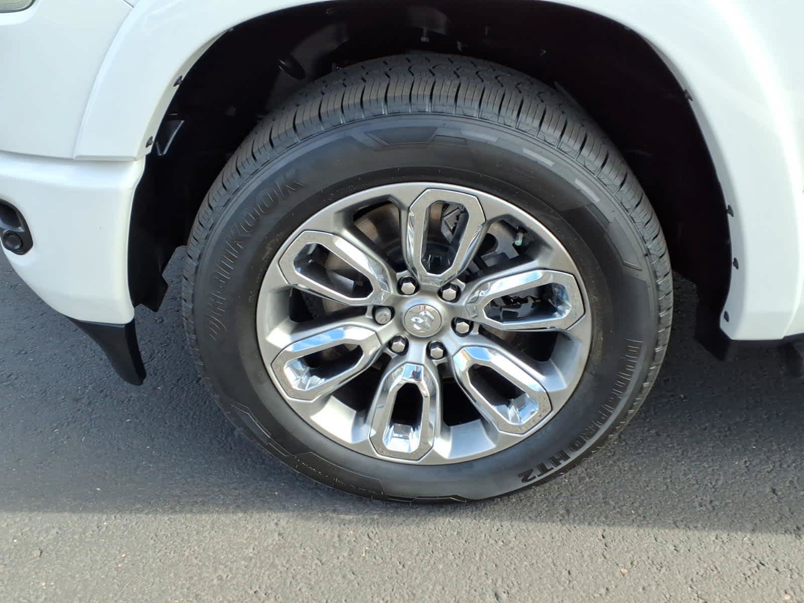 Used 2021 RAM 1500 Laramie w/ Sport Appearance Package AWD/4WD image 9