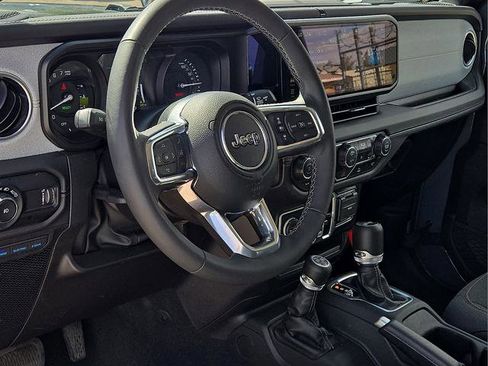 Used 2025 Jeep Wrangler Unlimited Sahara image 22