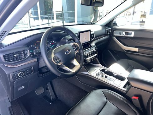Used 2024 Ford Explorer Limited image 12