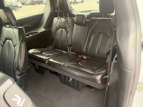 Used 2026 Chrysler Pacifica Select FWD image 39
