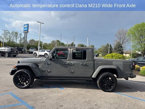 Used 2023 Jeep Gladiator Overland AWD/4WD image 6