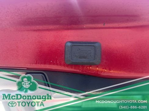 Used 2022 Toyota RAV4 XLE Premium AWD/4WD image 7