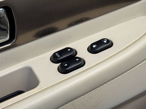 Used 2005 Ford Thunderbird 50th Anniversary RWD image 36