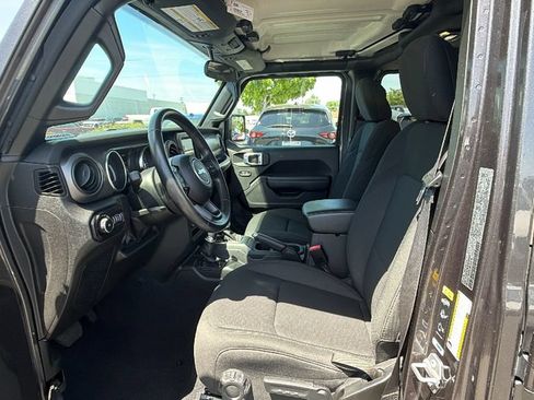 Used 2022 Jeep Wrangler Unlimited Sport AWD/4WD image 32