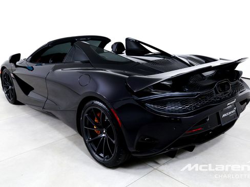 Used 2024 McLaren 750S Spider RWD image 8