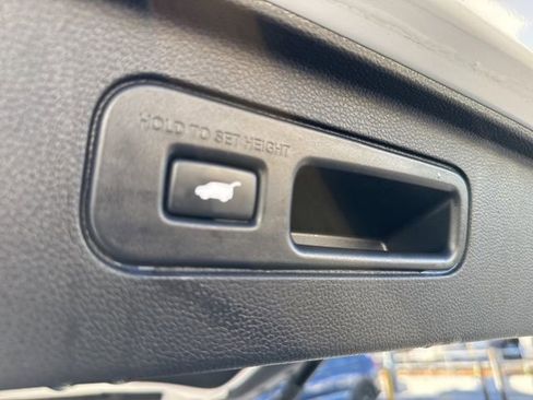 Used 2025 Honda Pilot Elite image 35