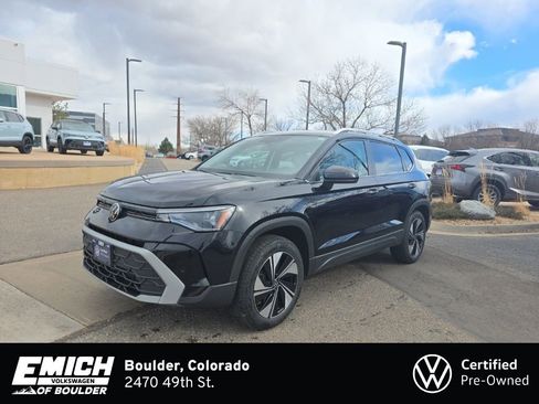Certified 2025 Volkswagen Taos SE image 1