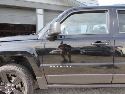 Used 2015 Jeep Patriot Sport w/ Power Value Group AWD/4WD image 31