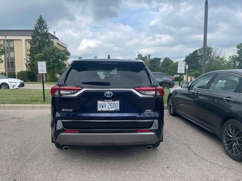 Used 2019 Toyota RAV4 XSE w/ XSE Weather Package AWD/4WD image 6
