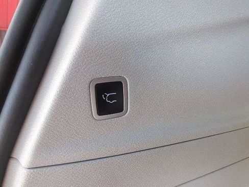 Certified 2024 Chrysler Pacifica Touring-L FWD image 17