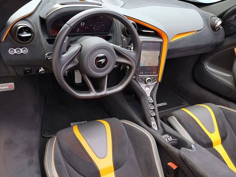 Used 2022 McLaren 720S Spider image 12