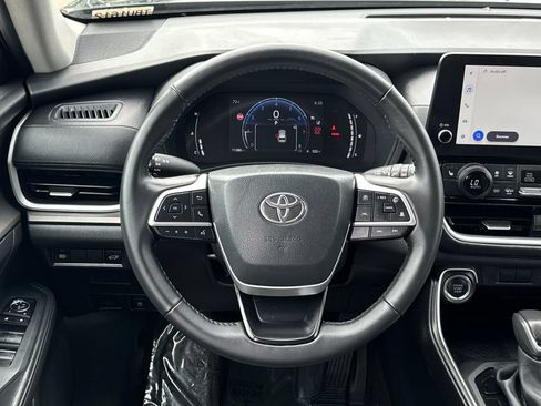 Used 2026 Toyota Grand Highlander AWD image 14