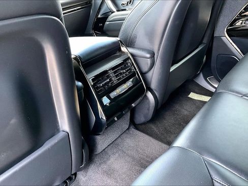 Used 2025 Land Rover Range Rover Sport SE AWD/4WD image 10