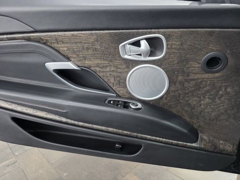 Used 2022 Aston Martin DB11 Volante RWD image 17