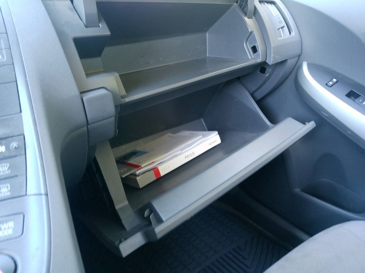 Used 2010 Toyota Prius Three FWD image 39