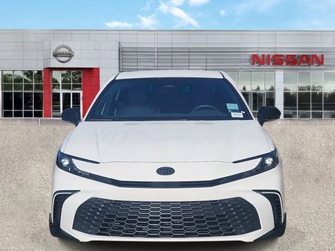 Used 2025 Toyota Camry SE image 10