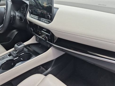 Used 2023 Nissan Rogue SL w/ SL Premium Package FWD image 15