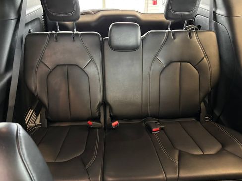 Used 2025 Chrysler Pacifica Select FWD image 27